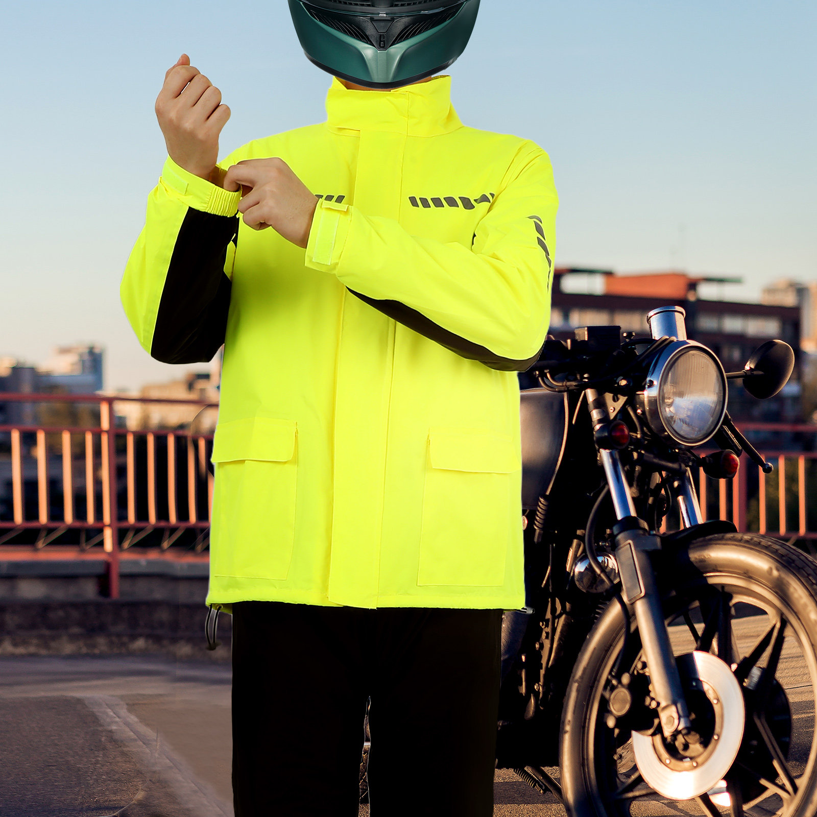 Cycling Gear In Rain - Set Completo Impermeabile Riflettente per Ciclismo